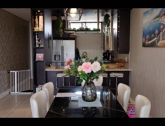 3 BEDROOM APARTMENT FOR SALE IN BEDFORD GARDENS